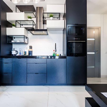 Luxury Apartment With Spa Bath- City Centre, Free Parking Жешов Екстериор снимка