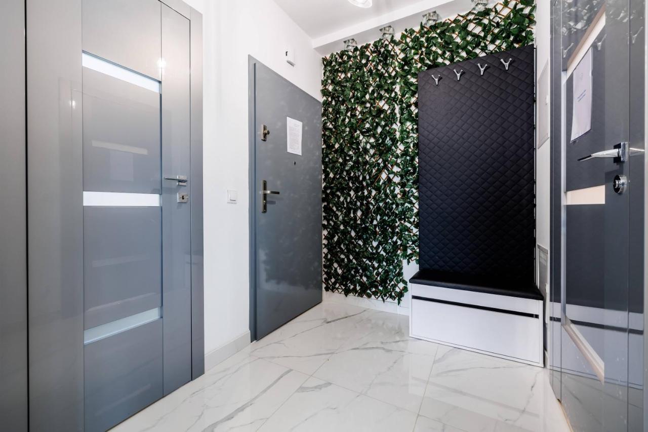 Luxury Apartment With Spa Bath- City Centre, Free Parking Жешов Екстериор снимка