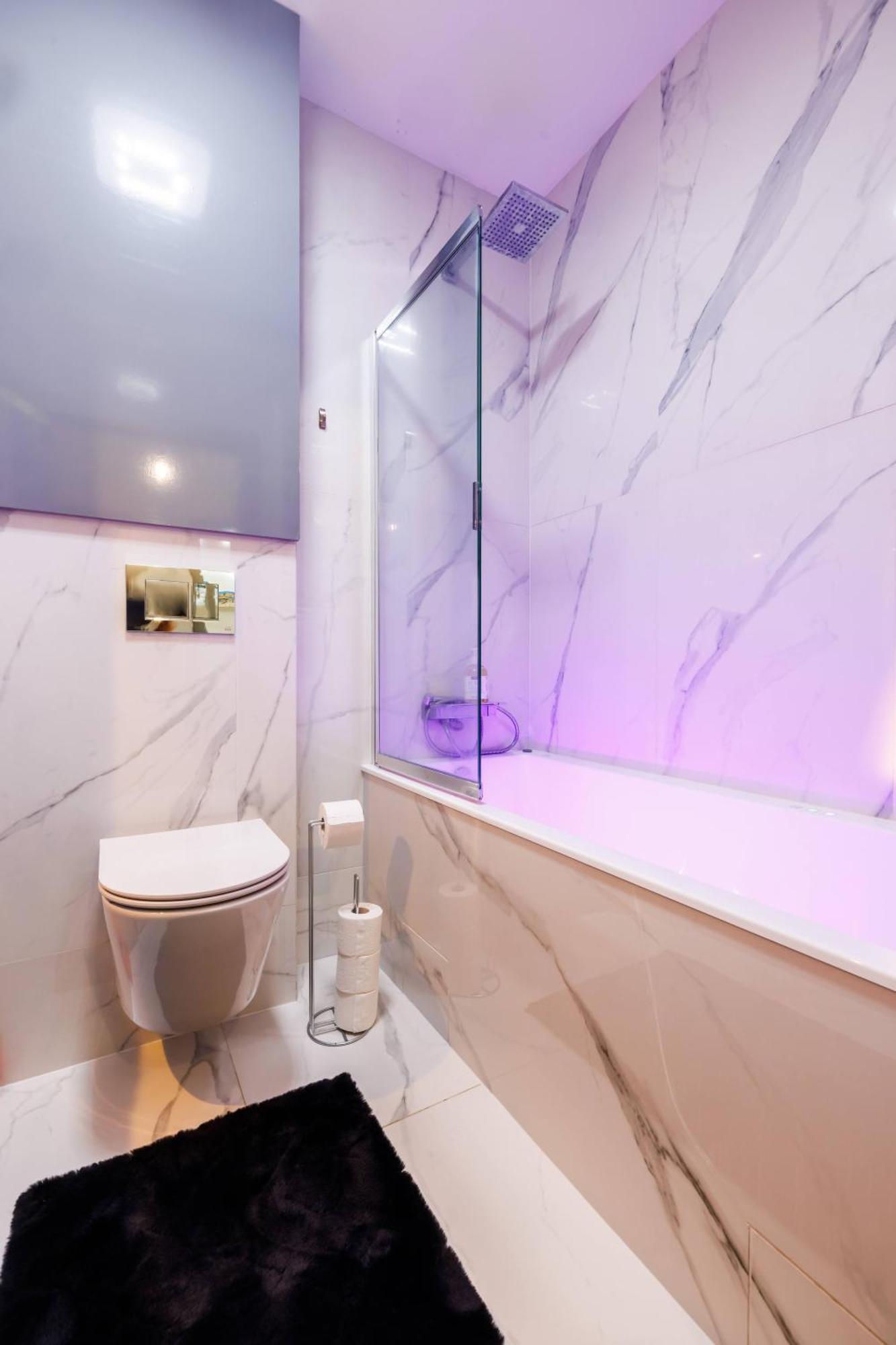 Luxury Apartment With Spa Bath- City Centre, Free Parking Жешов Екстериор снимка