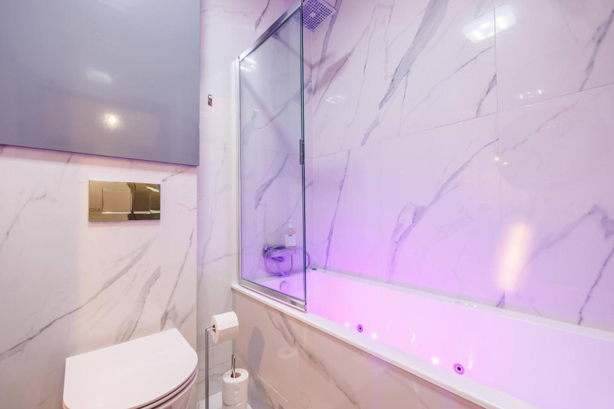 Luxury Apartment With Spa Bath- City Centre, Free Parking Жешов Екстериор снимка